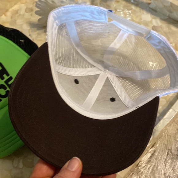 2 The north face hats . Green and brown - Picture 5 of 6